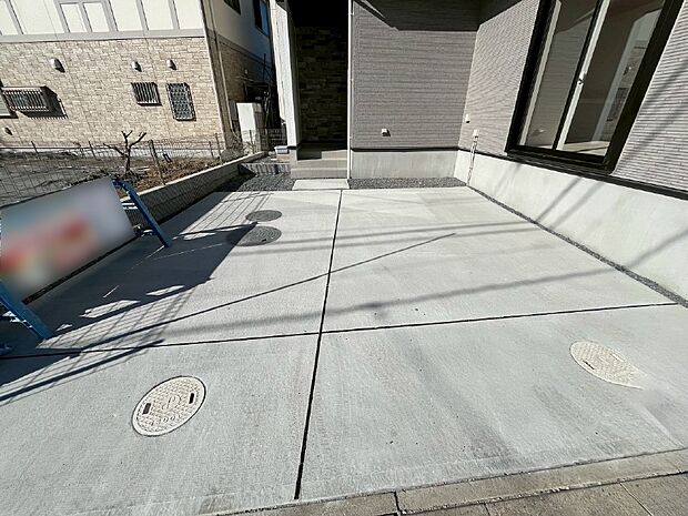 【駐車場】駐車2台可能！急なお客様の駐車に。また、ご家族の自転車スペースとしても大活躍。