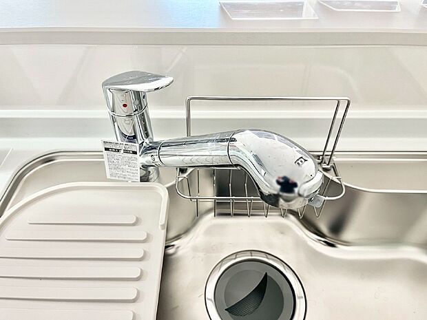 【その他設備(浄水器)】いつでも清潔なおいしいお水を。一つの水栓で水道水と浄水を使い分け。