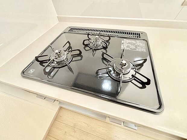 【その他設備(3口コンロ)】三口ガスコンロでお料理が一気にはかどりそう