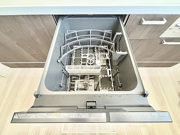 【その他設備(食洗機)】面倒なお片づけは食洗機にお任せ！家事の負担が減って、時間にも気持ちにもゆとりができます。