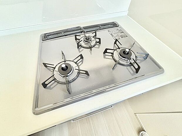 【その他設備(3口コンロ)】三口ガスコンロでお料理が一気にはかどりそう