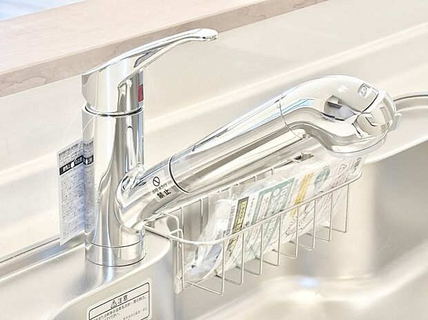 【その他設備(浄水器)】いつでも清潔なおいしいお水を。一つの水栓で水道水と浄水を使い分け。