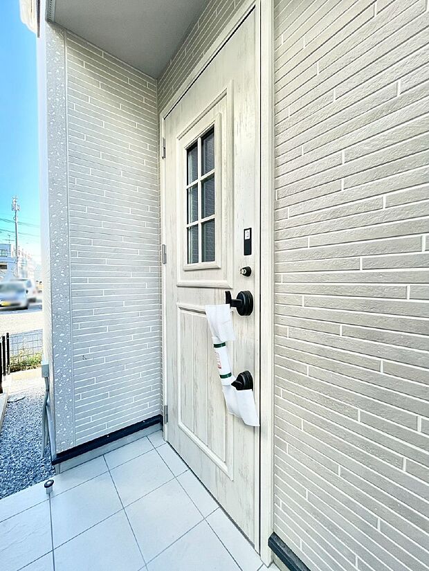 【玄関】大切な家族、来客を出迎える玄関。