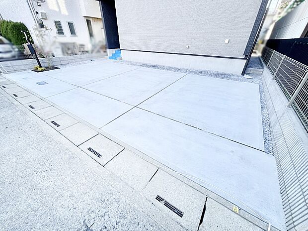 【駐車場】目の前が駐車場だと雨の日も大量にお買い物をした時も便利ですね