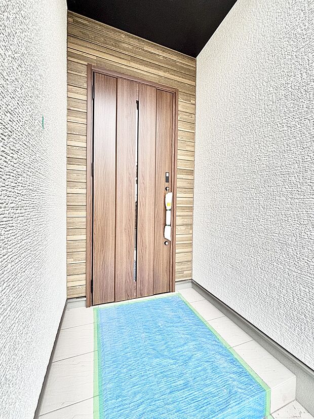 【玄関】大切な家族、来客を出迎える玄関。