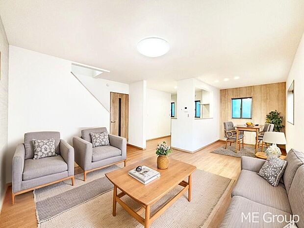 【リビング】対面キッチン＆リビングイン階段を採用した家族の絆深まるＬＤＫ　※家具はCGです