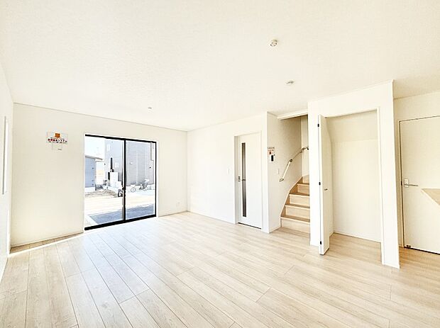 【ダイニング】家族とのコミュニケーションが深まるリビングイン階段を採用したダイニング