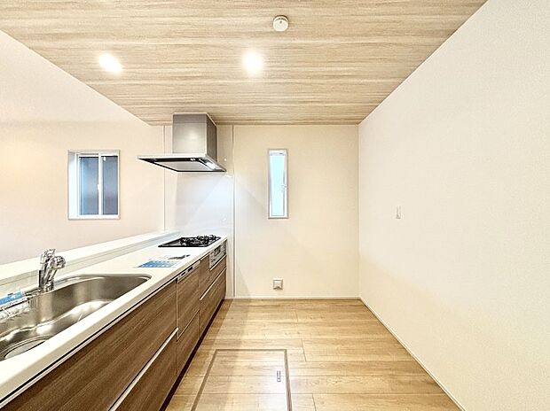 【キッチン】ゆとりあるキッチンではご家族と楽しくお料理ができます。