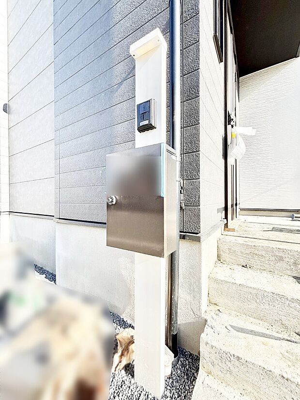 【その他現地】シンプルなデザインのポスト