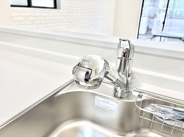 【その他設備(浄水器)】いつでも清潔なおいしいお水を。一つの水栓で水道水と浄水を使い分け。