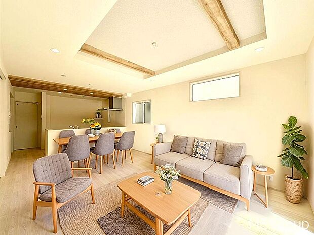 【リビング】ご家族の賑やかな話し声で包まれる明るいリビング  ※家具はCGです