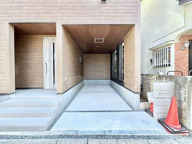 【駐車場】ビルトインタイプは大切なお車を傷や汚れから守ることができます。  