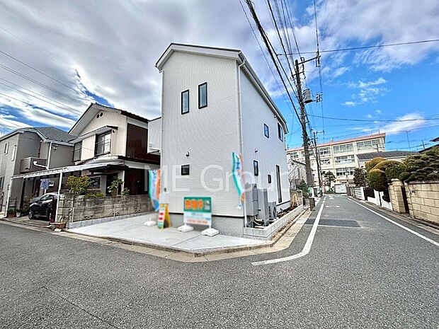 【前面道路含む現地写真】前面道路はきちんと整備されています  