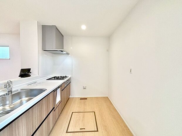 【キッチン】ゆとりあるキッチンではご家族と楽しくお料理ができます。