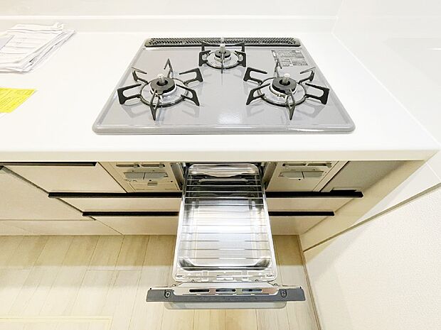 【その他設備(ガスコンロ)】三口ガスコンロでお料理が一気にはかどりそう  