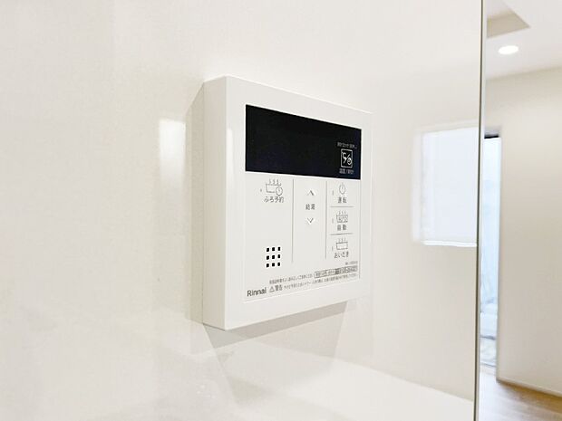 【その他設備(キッチン給湯スイッチ)】給湯器リモコンで家事もスムーズに。