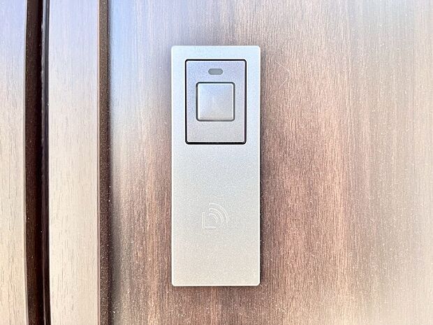 【玄関】ラクラク開錠！スマートコントロールキー。