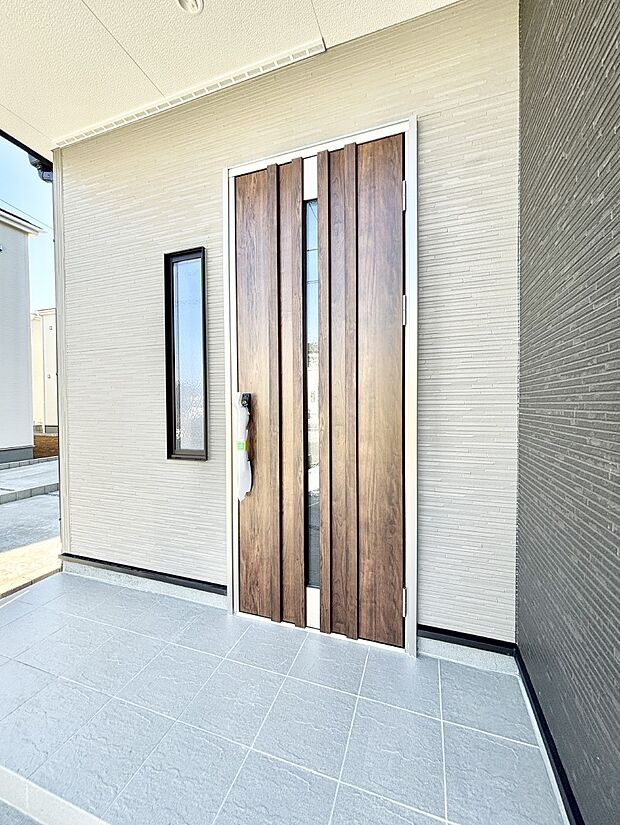 【玄関】大切な家族、来客を出迎える玄関。