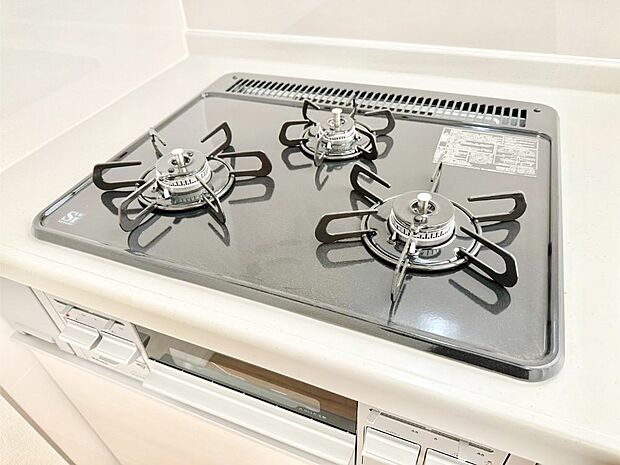 【その他設備(Ｓｉセンサーコンロ)】ガスコンロはＳｉセンサー搭載。火力調節や焦げ付き・消し忘れも防いでくれます。