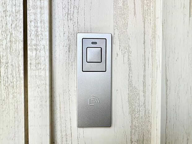 【玄関】ラクラク開錠！スマートコントロールキー。