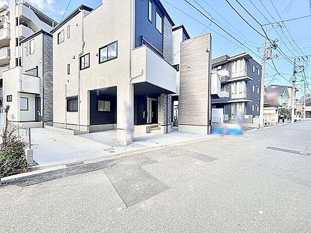 【前面道路含む現地写真】奥まった地形は、車道に面しておらず、静かでプライベート感を味わえる立地です。