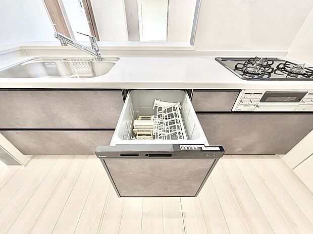 【その他設備(食洗機)】面倒なお片づけは食洗機にお任せ！家事の負担が減って、時間にも気持ちにもゆとりができます。