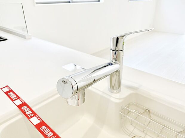 【その他設備(浄水器)】いつでも清潔なおいしいお水を。一つの水栓で水道水と浄水を使い分け。