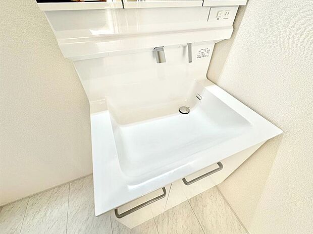 【その他設備(ハンドシャワー水栓)】ハンドシャワー付き！使いやすい洗面台。