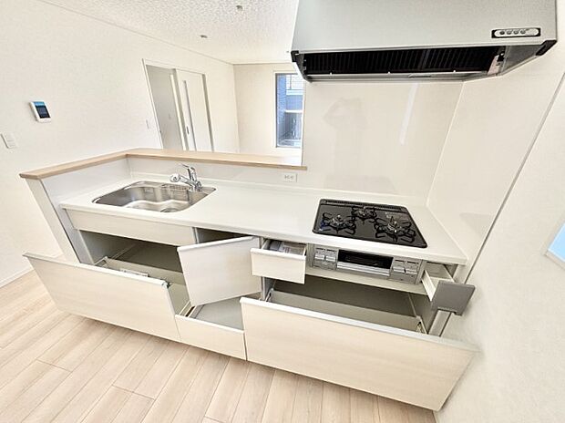 【その他設備(スライド収納)】使いやすさを優先したスライド式収納タイプ!