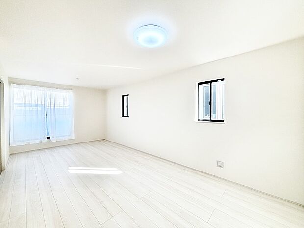 【ダイニング】家族の笑顔が自然と生まれてくる、そんな雰囲気のダイニングに仕上がっています