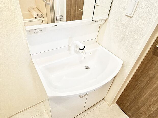【その他設備(ハンドシャワー水栓)】ハンドシャワー付き!使いやすい洗面台。