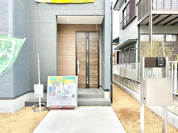 【玄関】大切な家族、来客を出迎える玄関。