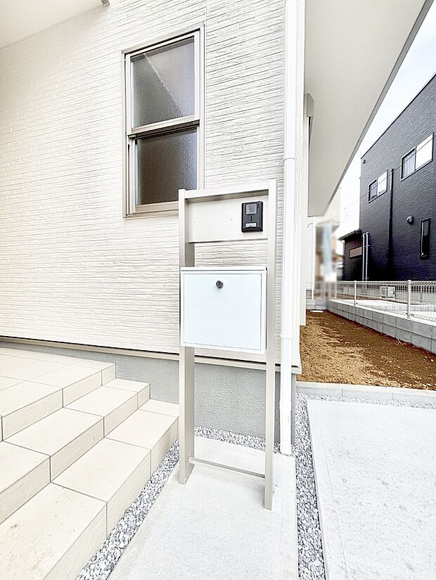 【その他現地】表札・インターホン・ポストをひとつに集約