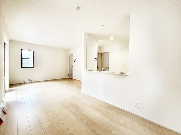 【ダイニング】家族の笑顔が自然と生まれてくる、そんな雰囲気のダイニングに仕上がっています