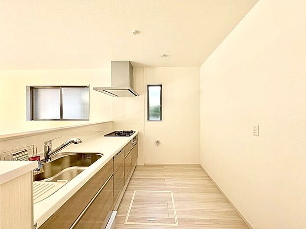 【キッチン】ゆとりあるキッチンではご家族と楽しくお料理ができます。