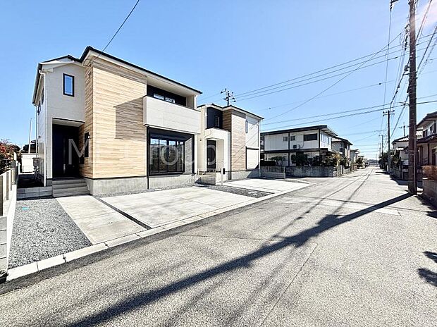 【前面道路含む現地写真】前面道路はきちんと整備されています