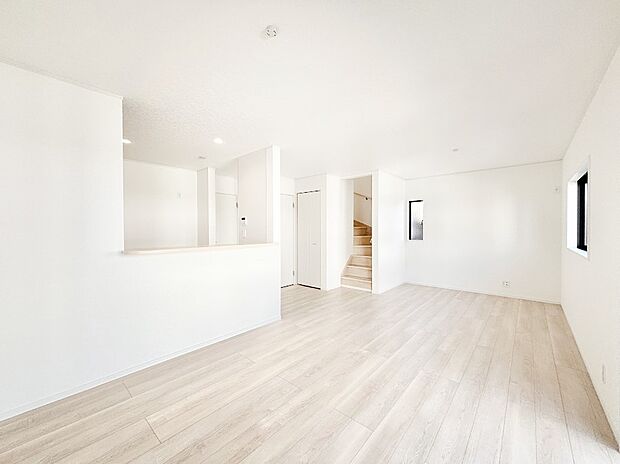 【ダイニング】リビング階段、毎日大切な家族とコミュニケーションがとれる家族思いの間取り