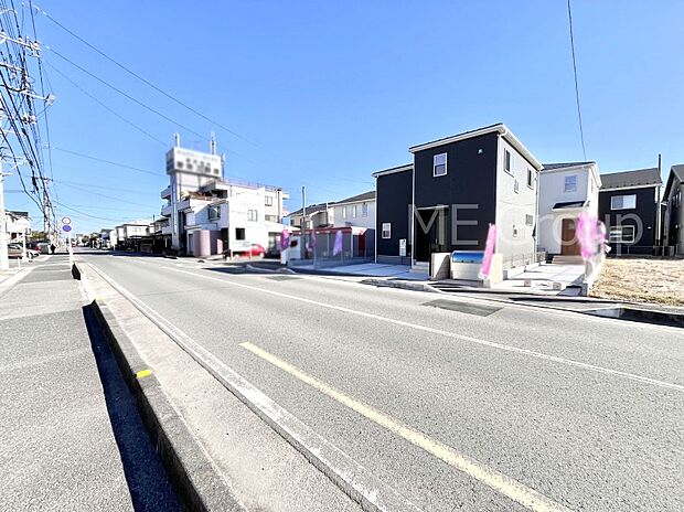 【前面道路含む現地写真】前面道路はきちんと整備されています