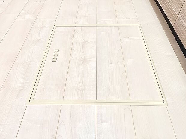 【その他設備(床下収納)】床下収納付き!日用品・非常用品の収納にも大活躍。