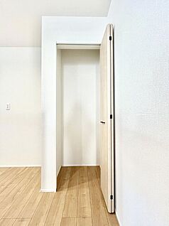 その他設備(キッチン横収納)