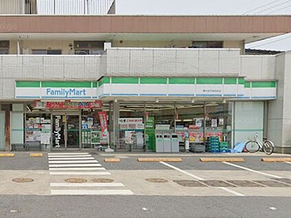 ファミリーマート専大松戸高校前店 300m(4分)