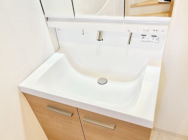 【その他設備(ハンドシャワー水栓)】ハンドシャワー付き!使いやすい洗面台。