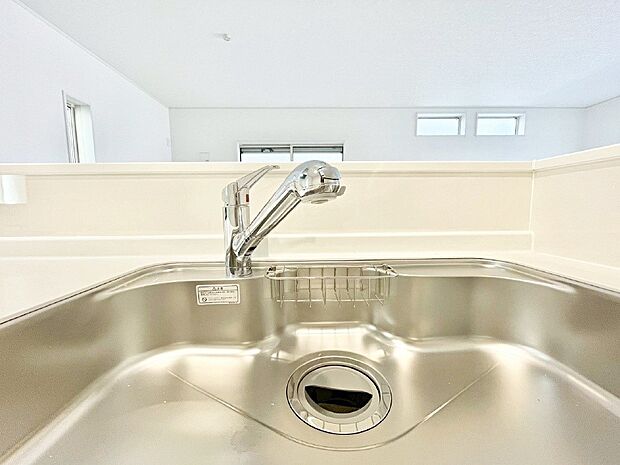 【その他設備(蛇口一体型浄水器)】浄水器一体型のキッチンで洗い物用・料理用と切り替え簡単!