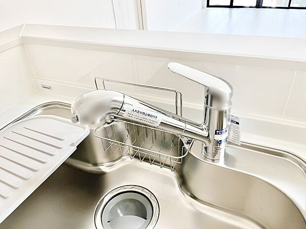 【その他設備(浄水器)】いつでも清潔なおいしいお水を。一つの水栓で水道水と浄水を使い分け。