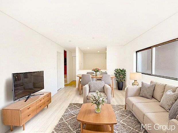 【リビング】家族の和やかな会話が聞こえてきそう。開放感のあるリビングです。※家具はCGです  