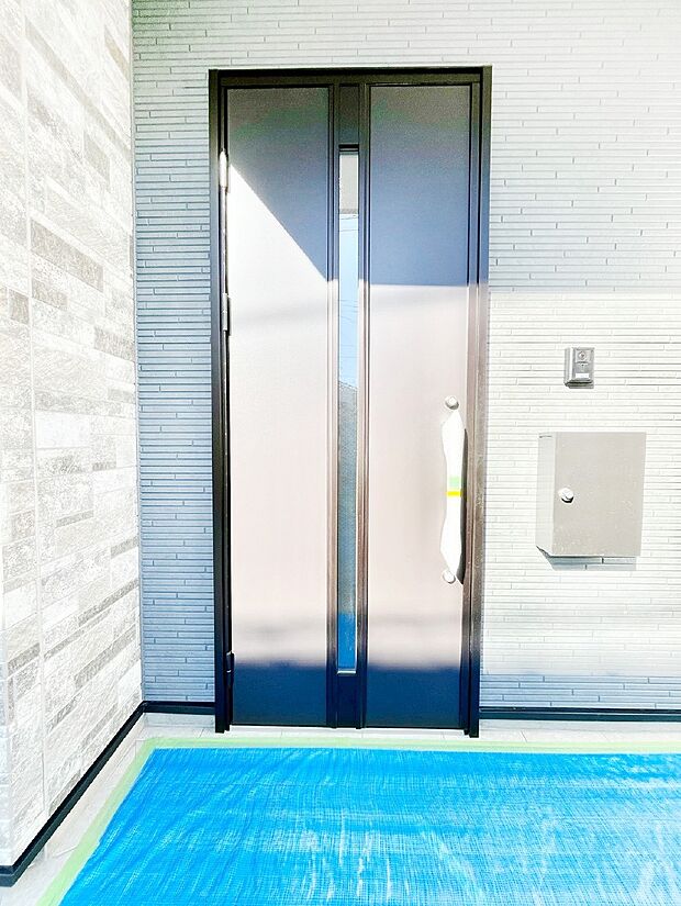 【玄関】大切な家族、来客を出迎える玄関。
