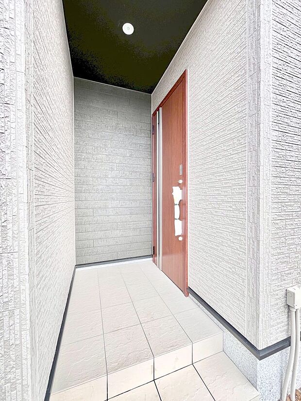 【玄関】大切な家族、来客を出迎える玄関。