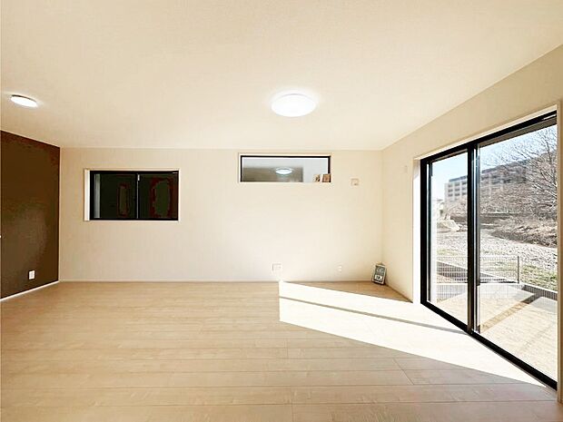 【ダイニング】家族の笑顔が自然と生まれてくる、そんな雰囲気のダイニングに仕上がっています。