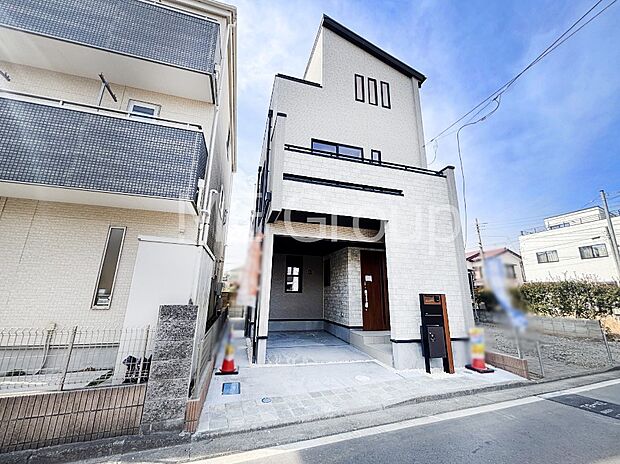 【現地外観写真】たっぷりの陽光と心地よい風が舞い込む住まい