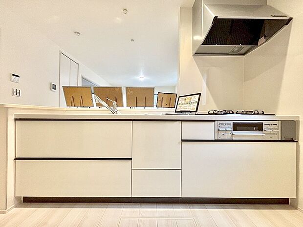 【キッチン】ゆとりあるキッチンではご家族と楽しくお料理ができます。